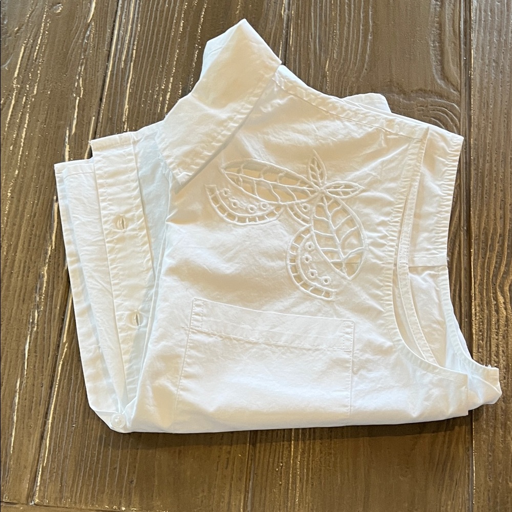 NWT DKNY White Sleeveless Blouse with Embroidery